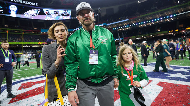 Актер Брэдли Купер с дочерью на Супербоуле-2025