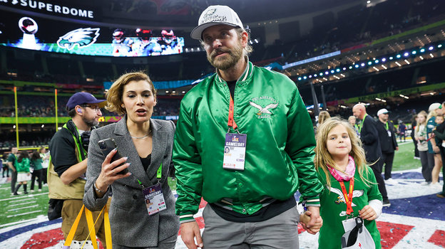 Актер Брэдли Купер с дочерью на Супербоуле-2025