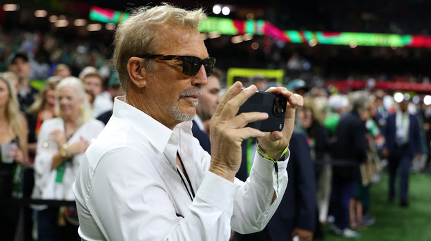 Актер Кевин Костнер на Супербоуле-2025