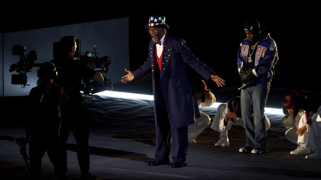 Актер Сэмюэл Джексон и рэпер Кендрик Ламар на Супербоуле-2025