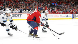 Овечкин без голов, но с тремя ассистами! Обошел великого Эспозито в историческом списке бомбардиров НХЛ