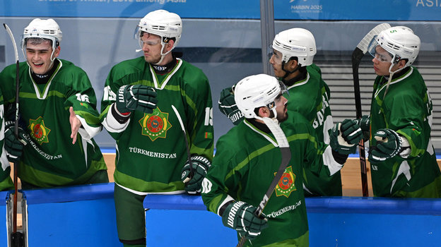 Хоккеисты сборной Туркменистана