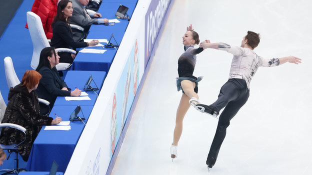 Александра Бойкова и Дмитрий Козловский. Фигуристы Дмитрий Козловский и Александра Бойкова