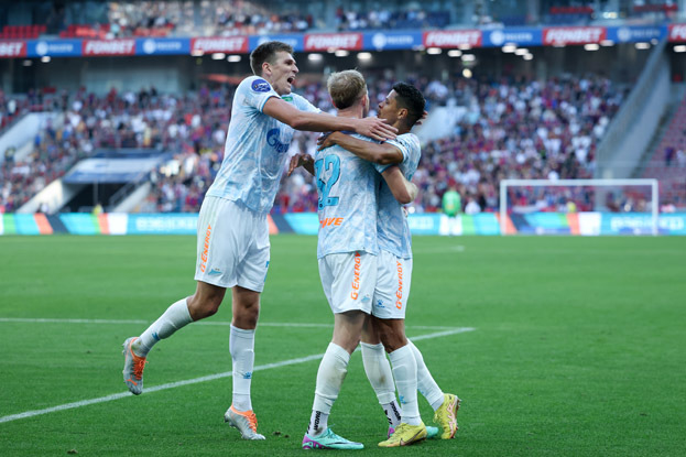 Александр Соболев, Лусиано Гонду и Дуглас Сантос. Футболисты «Зенита» Александр Соболев, Лусиано Гонду и Дуглас Сантос