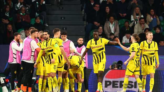 Игрок дортмундской «Боруссии» Паскаль Гросс празднует гол в матче против «Спортинга».