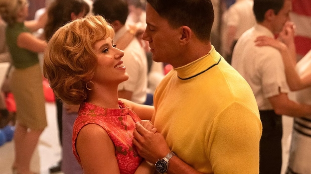 Кадр из фильма «Покажи мне Луну» / реж. Грег Берланти / Apple TV+