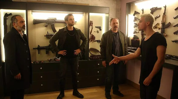 Кадр из сериала «Чукур», реж. Синан Озтюрк, Озгюр Севимли / Ay Yapim