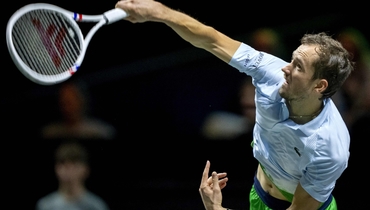 Медведев вышел в четвертьфинал турнира в Марселе