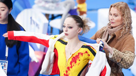 Фигуристка Александра Бойкова и тренер Этери Тутберидзе. 14 февраля. Красноярск