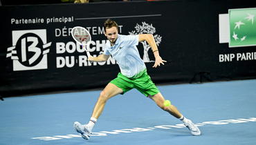 Медведев вышел в полуфинал турнира в Марселе