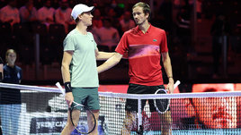 Теннисисты Янник Синнер и Даниил Медведев.