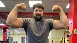 Одной левой. Россиянин Виталий Лалетин стал чемпионом мира по армрестлингу