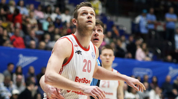 Форвард МБА-МАИ Андрей Зубков