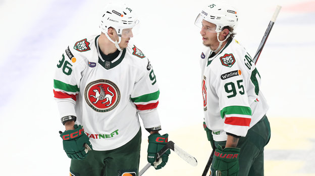 Никита Лямкин и Артем Галимов. Хоккеисты «Ак Барса» Никита Лямкин и Артем Галимов