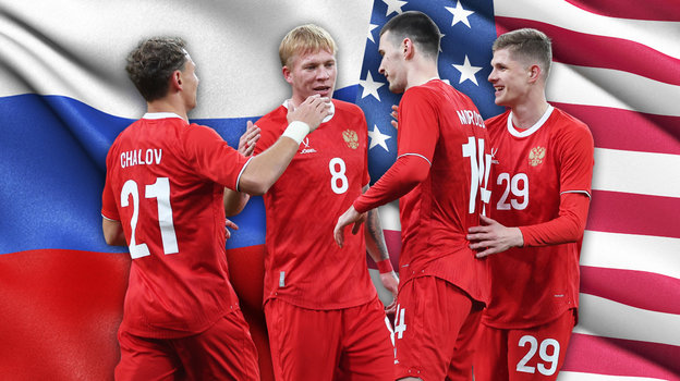 Футболисты сборной России Федор Чалов, Никита Кривцов, Евгений Морозов и Валентин Пальцев