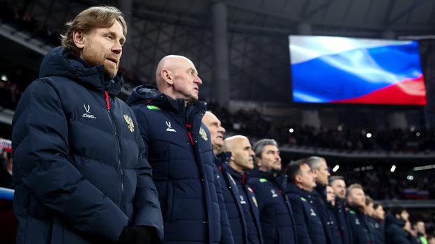 Валерий Карпин, Виктор Онопко и тренерский штаб сборной России по футболу. Валерий Карпин, Виктор Онопко и тренерский штаб сборной России по футболу