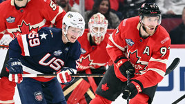 Хоккеисты Джейк Генцел и Коннор Макдэвид в матче Канада — США (1:3). 16 февраля. Монреаль.