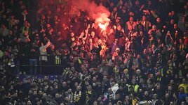 Моуринью в шоке: матч «Фенербахче» с «Андерлехтом» прерван из-за драки на трибунах