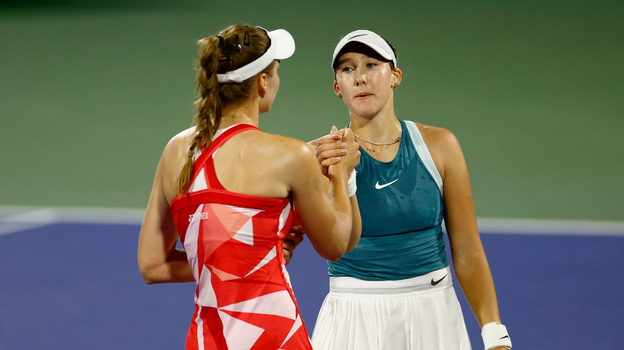 Мирра Андреева и Елена Рыбакина после матча.