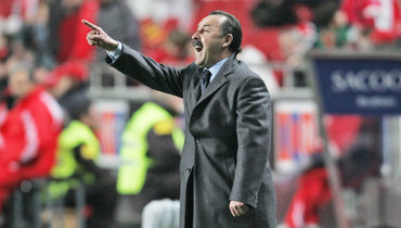 Главный тренер Валерий Газзаев в матче «Бенфика» — ЦСКА (1:1). 24 февраля 2005 года. Лиссабон.