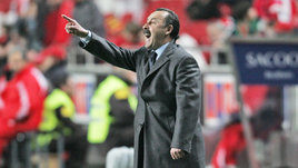 Главный тренер Валерий Газзаев в матче «Бенфика» — ЦСКА (1:1). 24 февраля 2005 года. Лиссабон.