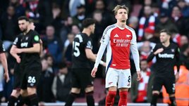 Поттер выбивает «Арсенал» из чемпионской гонки, эмоциональные победы «Барселоны» и «Интера», Алонсо пишет историю в «Байере»