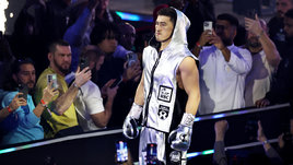 Боксер Дмитрий Бивол