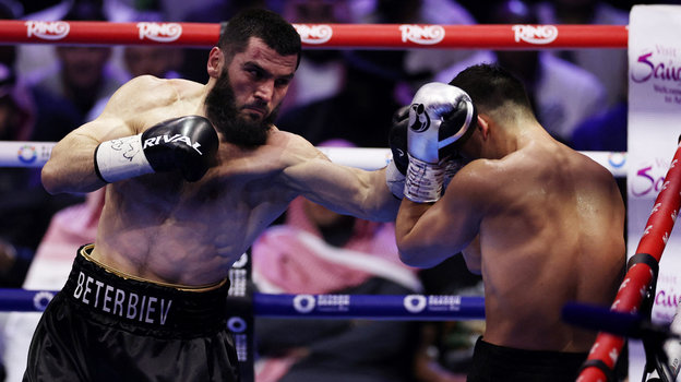 Боксеры Артур Бетербиев и Дмитрий Бивол