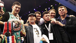 Боксер Дмитрий Бивол и Геннадий Машьянов после боя с Артуром Бетербиевым. 23 февраля. Эр-Рияд