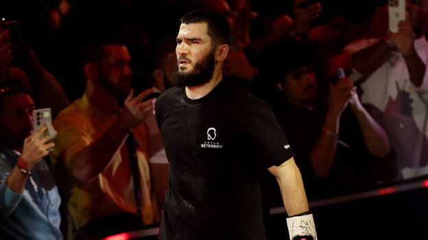 Боксер Артур Бетербиев