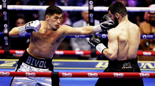 Боксеры Дмитрий Бивол и Артур Бетербиев