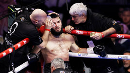 Боксер Артур Бетербиев потерпел поражение в бою с Дмитрием Биволом. 23 февраля. Эр-Рияд.