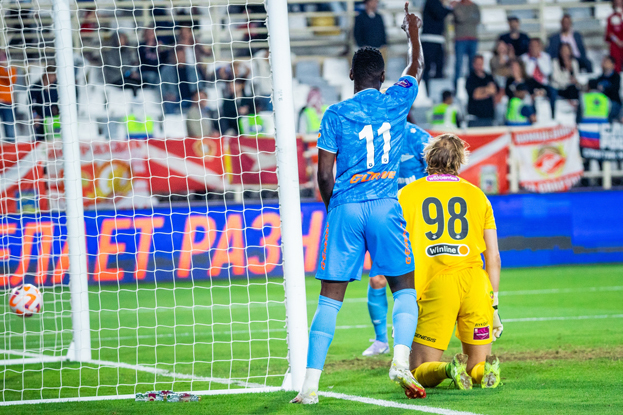 Луис Энрике (№11) празднует гол в ворота «Спартака». Футболист «Зенита» Луис Энрике празднует гол в ворота «Спартака»