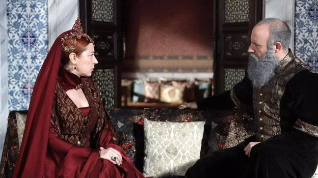 Кадр из сериала «Великолепный век», реж. Дурул Тайлан, Ямур Тайлан, Ягыз Алп Акайдын, Мерт Байкал / Tim's Productions