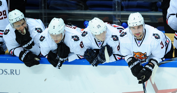 Артем Зуб, Евгений Курбатов, Даниил Стальнов и Михаил Тюляпкин. Бывшие хоккеисты «Амура» Артем Зуб, Евгений Курбатов, Даниил Стальнов и Михаил Тюляпкин.