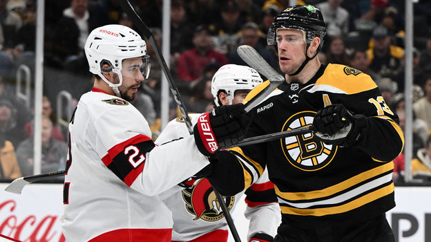 Артем Зуб и Чарли Койл. Хоккеисты Артем Зуб и Чарли Койл в матче НХЛ «Бостон» — «Оттава»