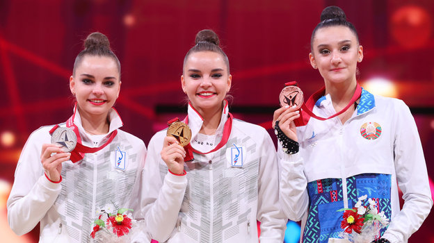 Арина и Дина Аверины и Алина Горносько. Гимнастки Арина и Дина Аверины и Алина Горносько