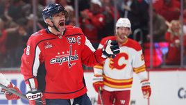 Хоккеист Александр Овечкин празднует гол в матче НХЛ «Вашингтон» — «Калгари» (1:3). 26 февраля. Вашингтон.