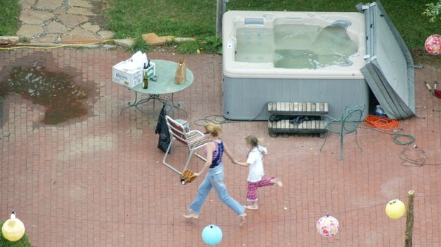 Джулия Робертс (слева) на своем ранчо. Джулия Робертс