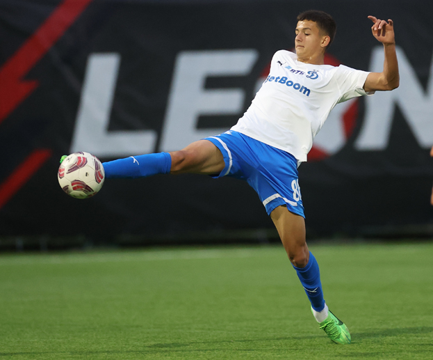 Виктор Окишор. Футболист «Динамо» Виктор Окишор