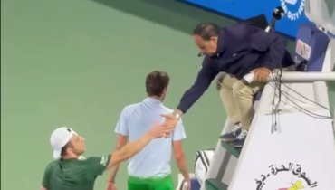 Медведев после поражения Грикспуру сломал ракетку и не пожал судье руку