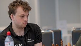 «Привет из Москвы». Обиженные украинцы набросились на шахматиста из США после селфи на Красной площади