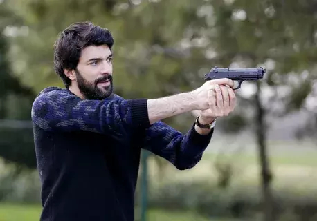 Кадр из сериала «Грязные деньги и любовь», реж. Ахмет Катыксыз, ATV