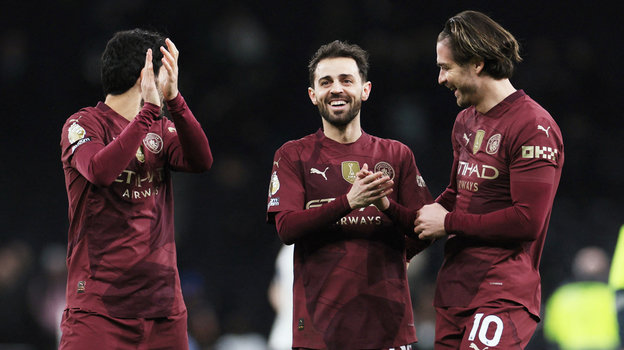 Илкай Гюндоган, Бернарду Силва и Джек Грилиш. Футболисты «Манчестер Сити» Илкай Гюндоган, Бернарду Силва и Джек Грилиш