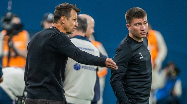 Главный тренер «Зенита» Сергей Семак и судья Алексей Лунев в матче «Зенит» — ЦСКА (0:0). 1 марта. Санкт-Петербург.