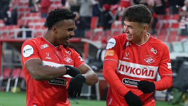 Футболисты «Спартака» Маркиньос и Манфред Угальде празднуют гол в ворота «Оренбурга» (2:0) в матче РПЛ 2 марта.