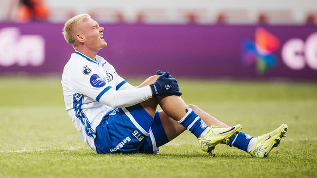 Футболист Константин Тюкавин получил травму в матче «Ростов» — «Динамо» (1:1). 2 марта. Ростов-на-Дону.