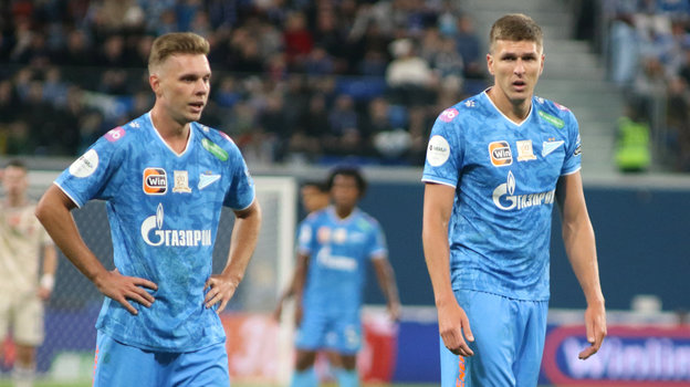Футболисты «Зенита» Максим Глушенков и Александр Соболев