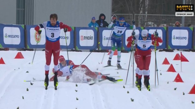 Падение Александра Терентьева и Сергея Ардашева в финале спринта на чемпионате России.