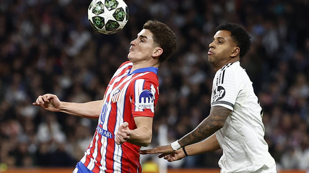 Нападающий «Атлетико» Хулиан Альварес (слева) и форвард «Реала» Родриго.